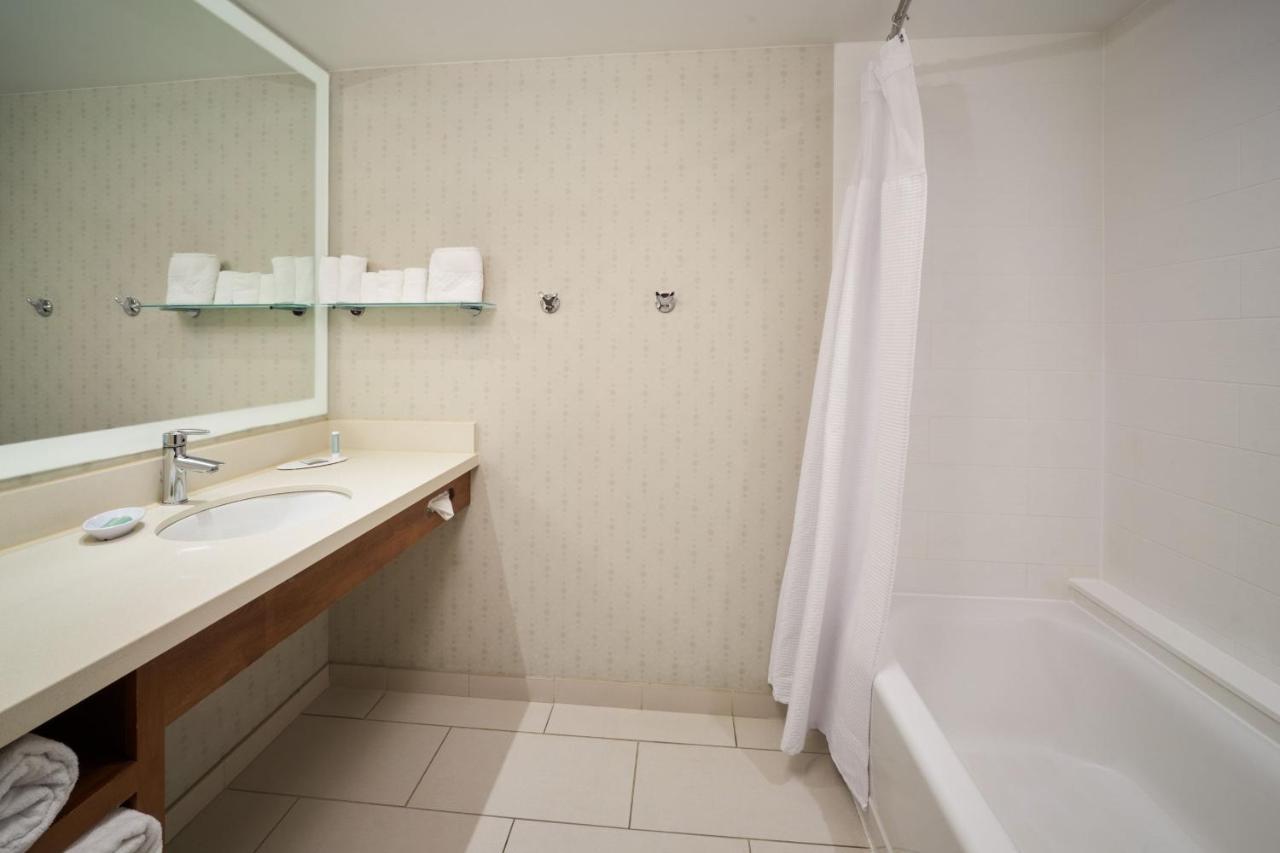 Springhill By Marriott Philadelphia Airport / Hotel 3*