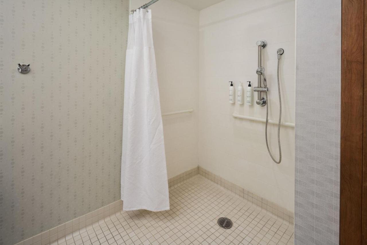 Springhill By Marriott Philadelphia Airport / Hotel