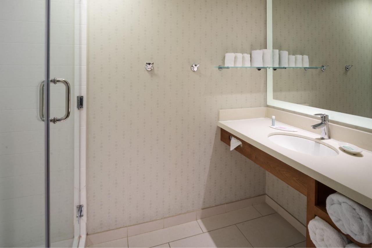 Springhill By Marriott Philadelphia Airport / 3*